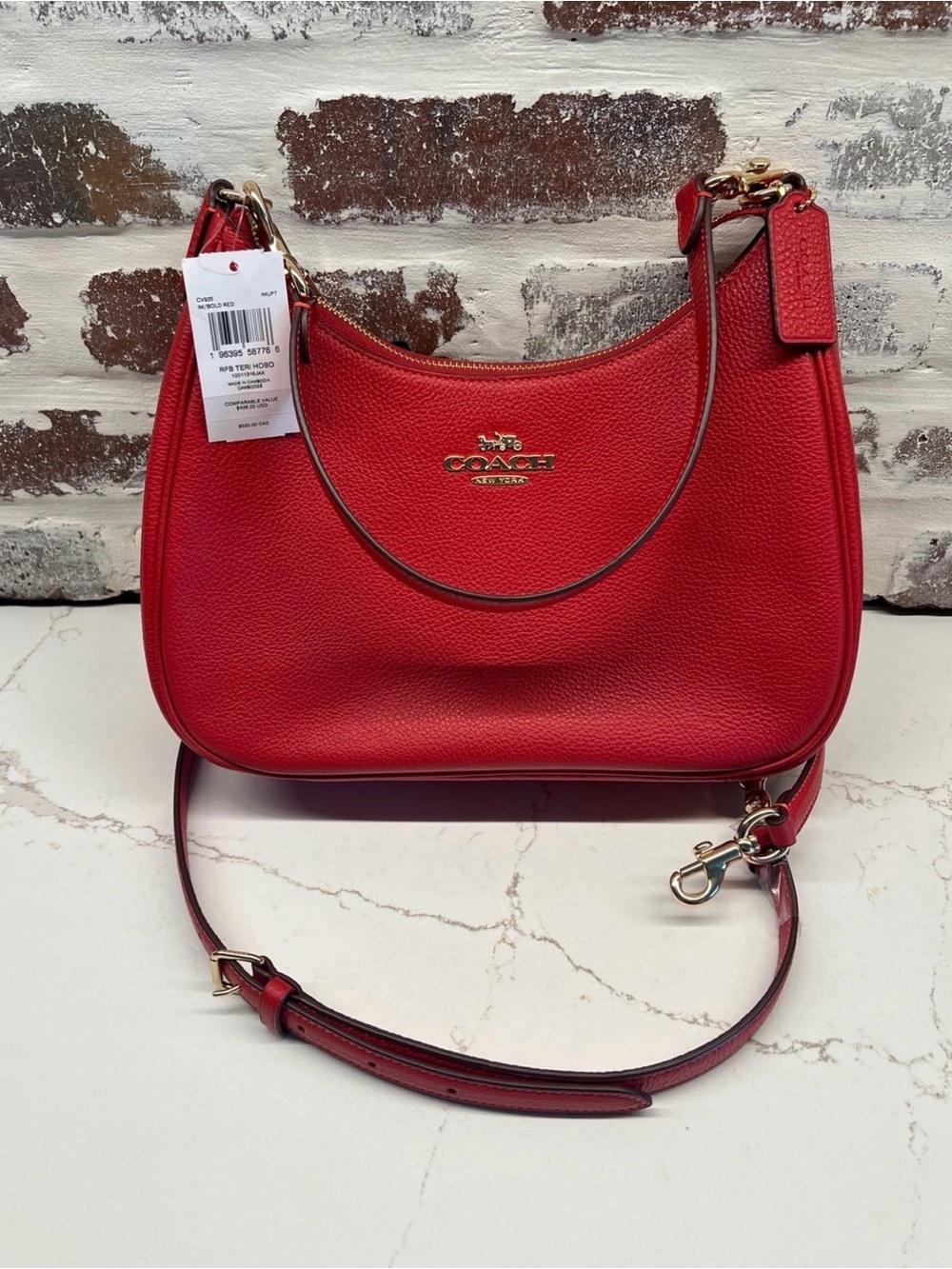 ❤️ New Coach Authentic Teri Hobo in Gold/Bold Red (Exclusive) - Picture 5 of 7